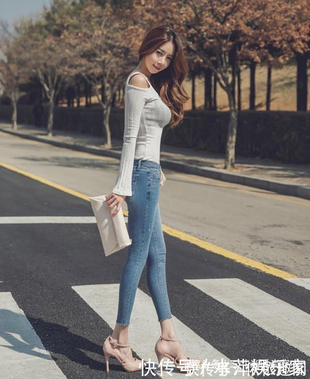 性感|苗条丽人穿搭牛仔裤，气质高雅很有女人味，时髦有个性！