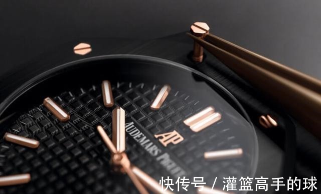 橡树 爱彼皇家橡树自动表34mm，连发白金霜金和黑陶瓷新表！