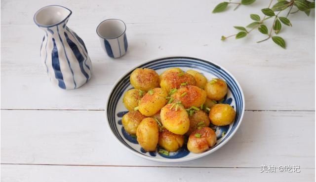 土豆的吃法多种多样，试一试这个椒盐小土豆，简单易做