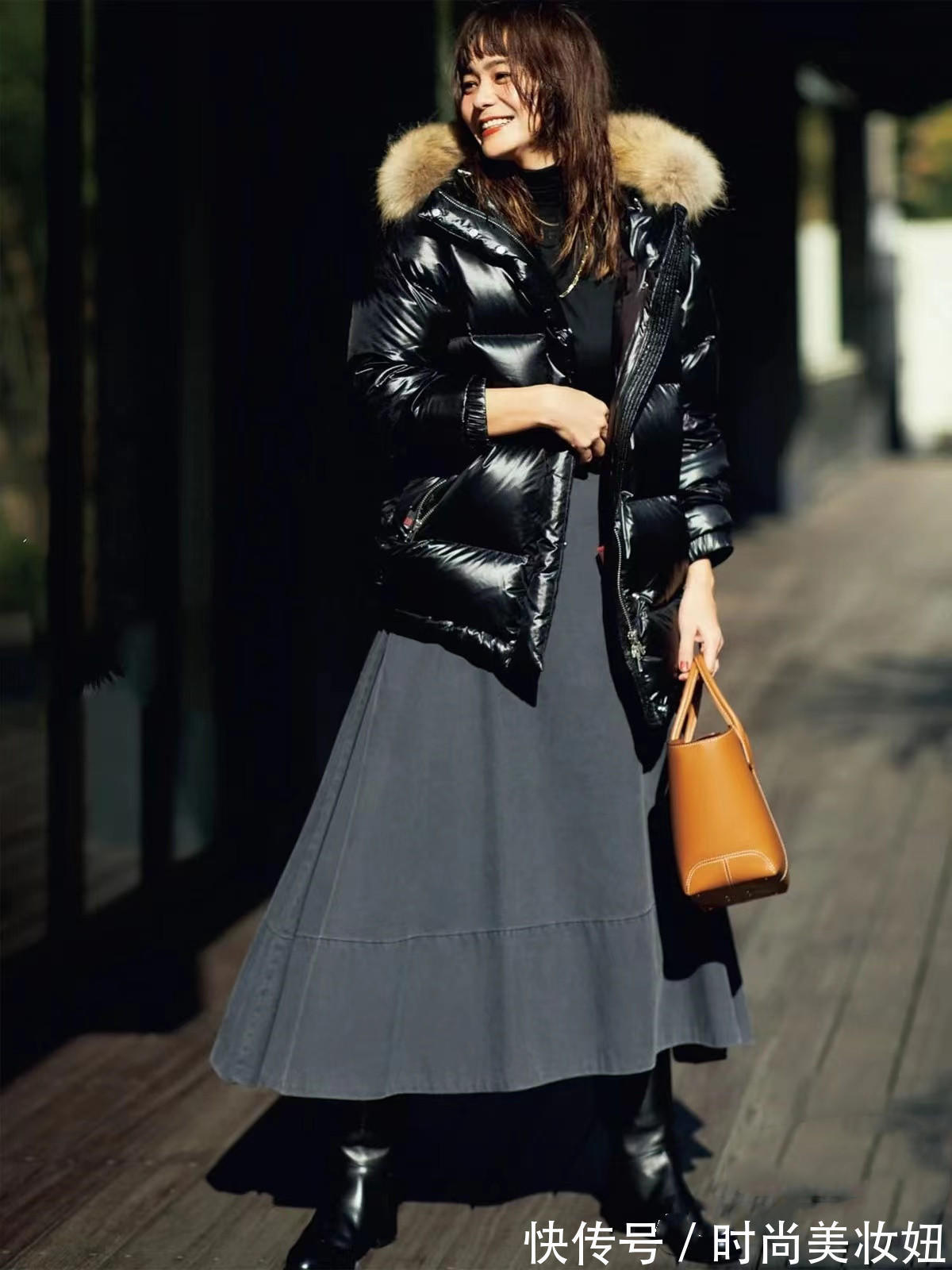 半身裙|难怪时髦精都爱“羽绒服+半身裙”,保暖洋气就算,还显高显腿长