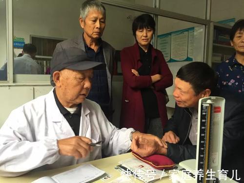 云南白药|痔疮外痔肉球怎么消?老中医:选对方法事半功倍轻松祛外痔,肉球自己消!