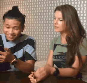 |搞笑GIF趣图当我拿到这一副牌，我顿时就知道怎么玩了！