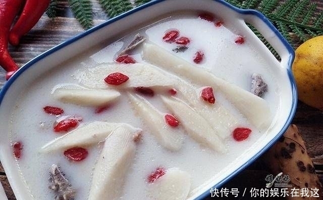 健脾|这汤我家里每三到五次做一次。颜色是乳白色的。健脾养胃