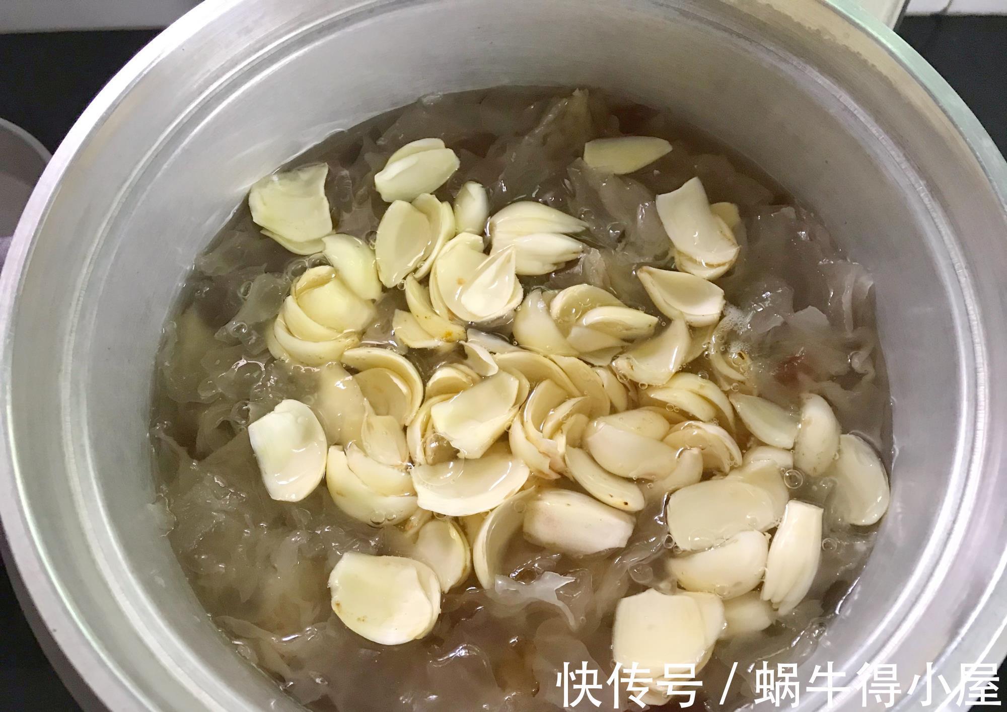 食材|夏天，女人要多喝此甜羹，三种食材一起炖，营养滋润，面膜都省了