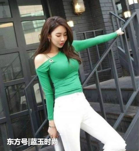 街拍|街拍打底裤的装扮上身气质非常好，叫人百看不厌，尽显淑女气质