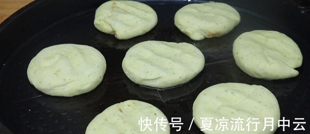 干面粉|黄瓜皮别扔了,简单一做,居然这么好吃,清淡美味,咬一口满嘴香!