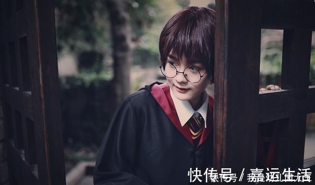 cos|電影畫風劇情好評,可愛還原的哈利波特cos,看到表情包我樂了