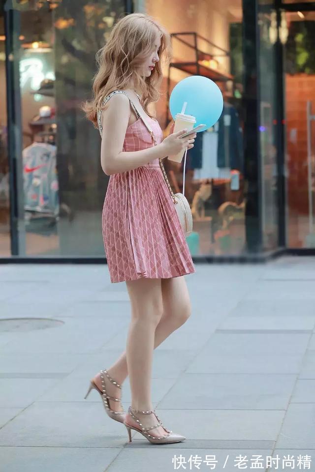 牛仔裤|高跟鞋搭配什么才好看?九分牛仔裤甜美长裙,尽显迷人优雅气质