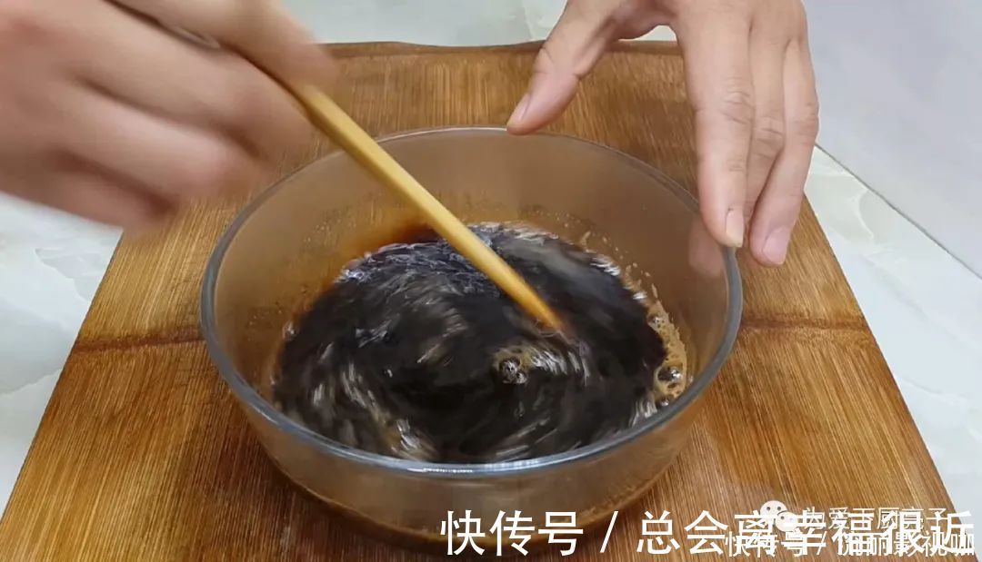 保鲜膜|我家发糕就爱这么做，加2勺糯米粉，比蛋糕还香，学会孩子不挑食