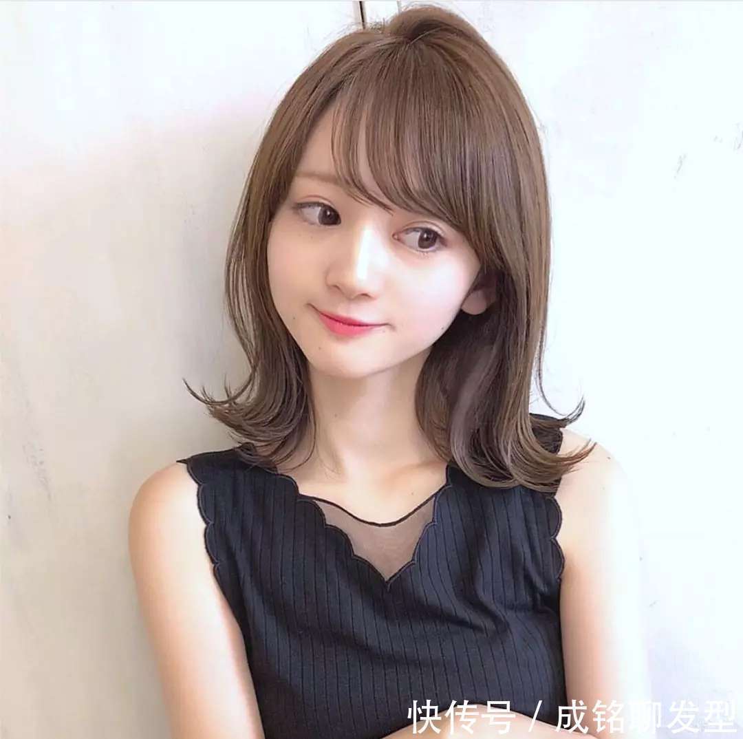柔卷 换来换去,还是“锁骨烫”时髦,今秋流行的八款发型显脸小又减龄