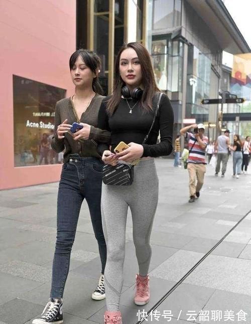 小姐姐|小姐姐穿灰色瑜伽裤，展现圆润饱满臀部，带来独有的个人魅力