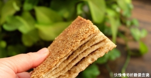 烙饼软怎么和面?开水烫或加鸡蛋,都不对!教你几种做法,太香了