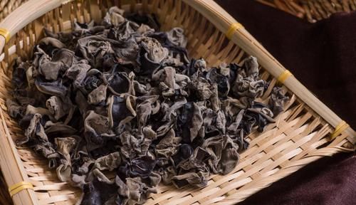 血脂升高应该怎么办?医生:常吃6种食物,血脂或许轻松降下去