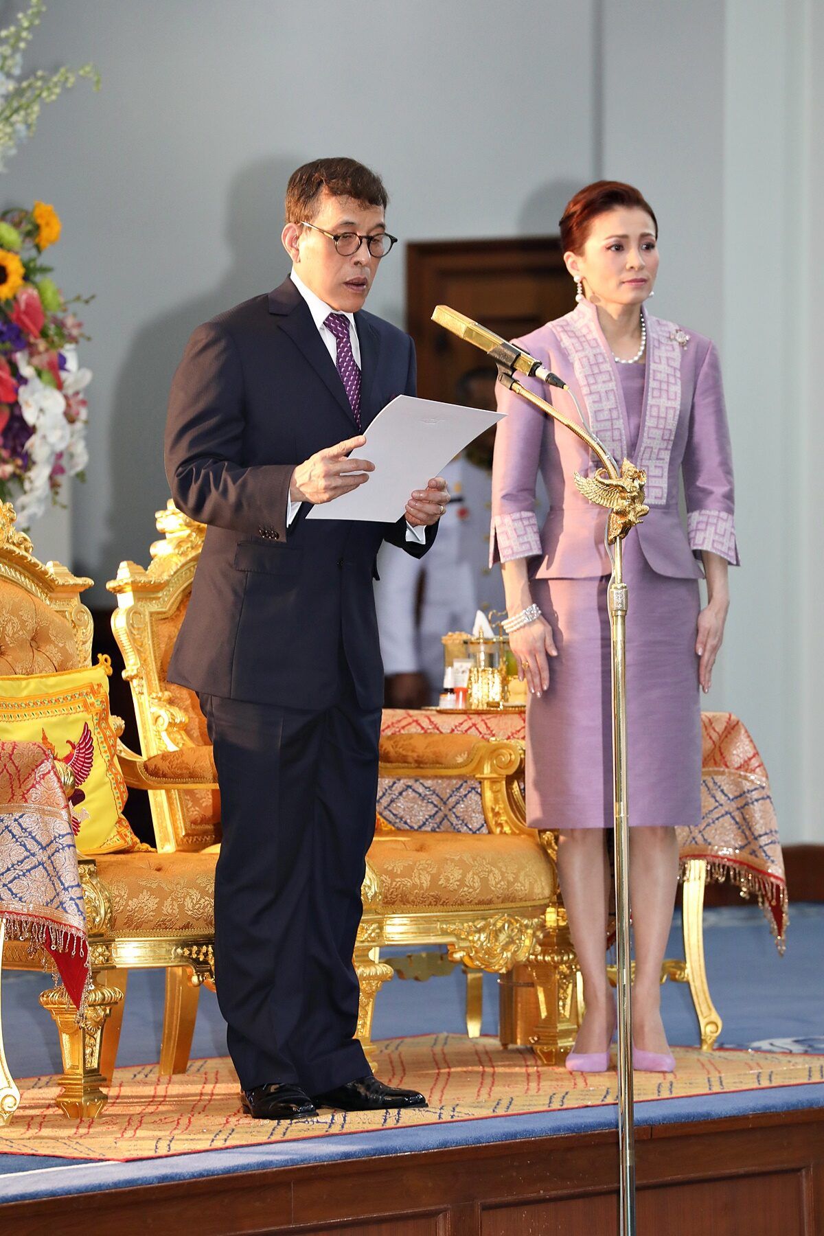 苏提达穿粉裙装嫩成功！诗妮娜不在眼前晃，王后换新发型愈发惊艳