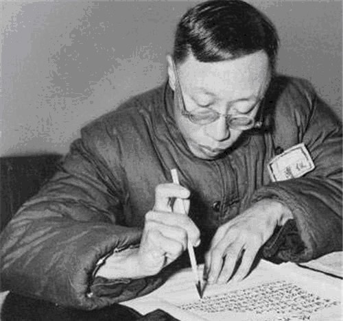 偶遇|溥仪晚年在故宫偶遇一老头，脸色顿时一变，老头：别怕，不杀你