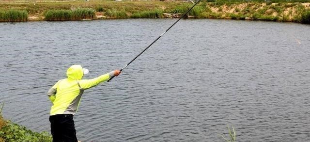 天冷如何让鱼咬钩?只需下面这1招,再懒的鱼也会扑上去咬一口