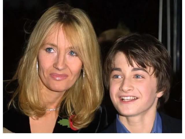 羅琳缺席《哈利波特》20周年慶，被開除作者籍的她，做錯(cuò)了什么？