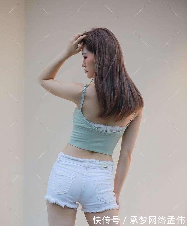 搭配|经典简约的连衣裙，非常适合时尚美女的日常穿搭，穿出你的品位