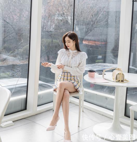 花霓彩裳梦幻|女神孙允珠高清时尚搭配:花霓彩裳梦幻蕾丝雪纺淑女裙