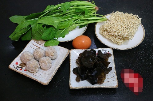 冬天就适合这样吃,煮上一锅,吃完身体也热腾腾的,真暖和