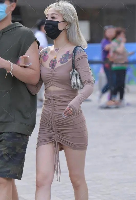 连衣裙 美女一字肩连衣裙穿搭,非常的端庄优雅又不失性感