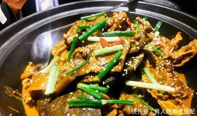 武汉只做1道菜的小饭馆,11年来分店开不停,饭点排队几十米