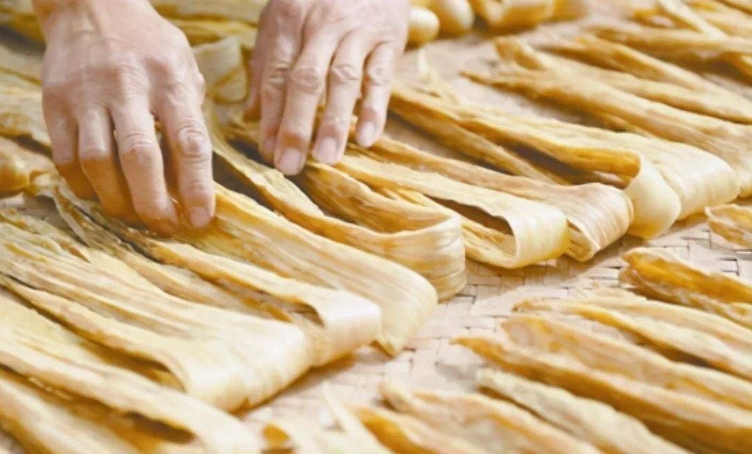 泡腐竹时，千万别用冷水泡！大厨教你一招，20分钟泡发，没硬芯