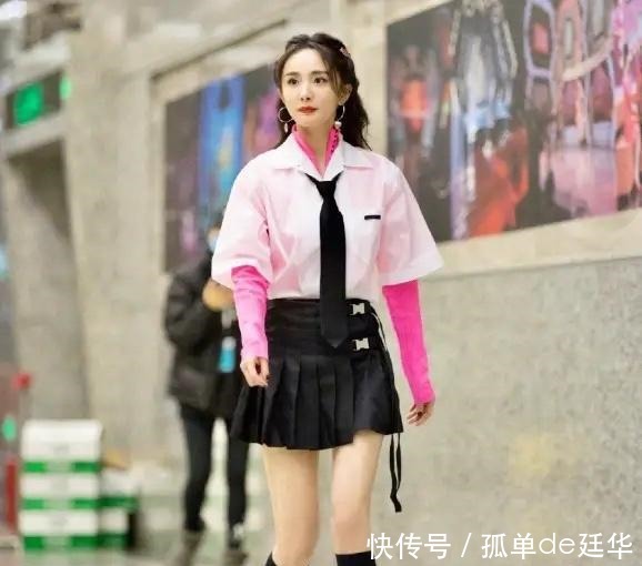 衬衫搭配|衬衫这么好看为什么你穿上像是“卖保险”的,快进来和明星学穿搭