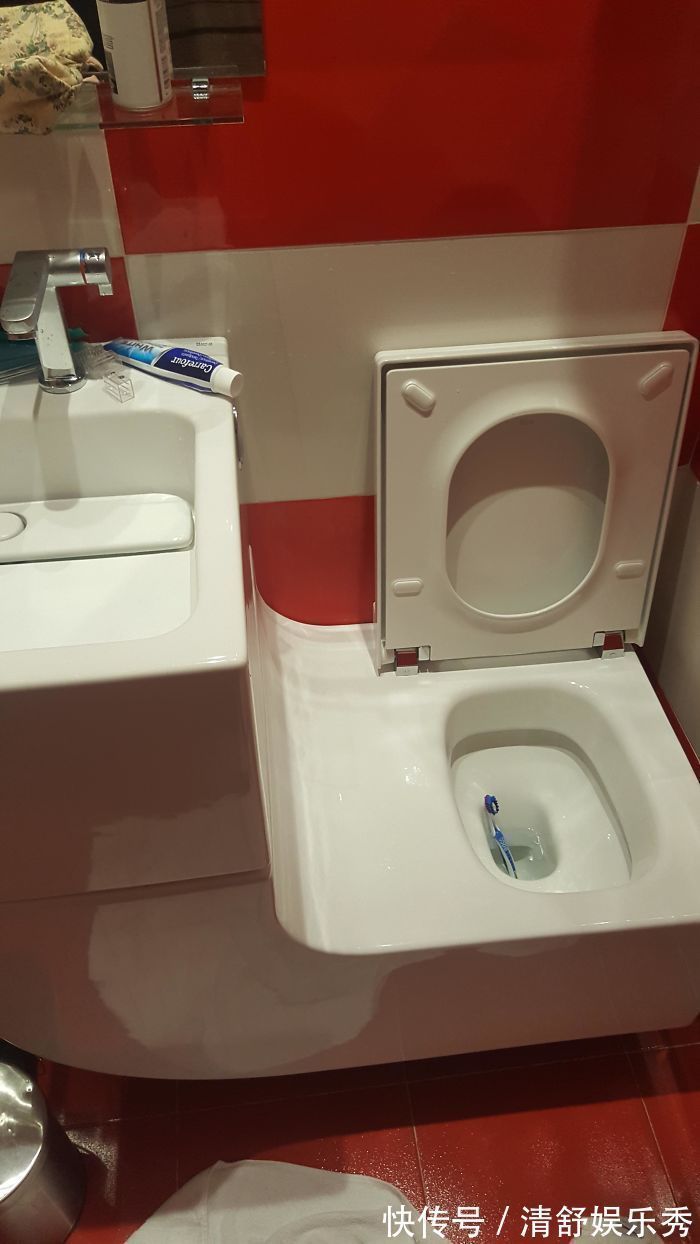 冰淇淋店|30间地狱般的卫生间设计,可能设计师从未上过厕所,开开眼界吧!