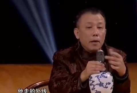 小伙带来瓷器改成的台灯，专家怒道：老外干的！国人不这么混蛋！