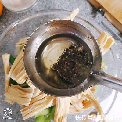 好吃到模糊的凉拌芹菜，怎么都吃不够