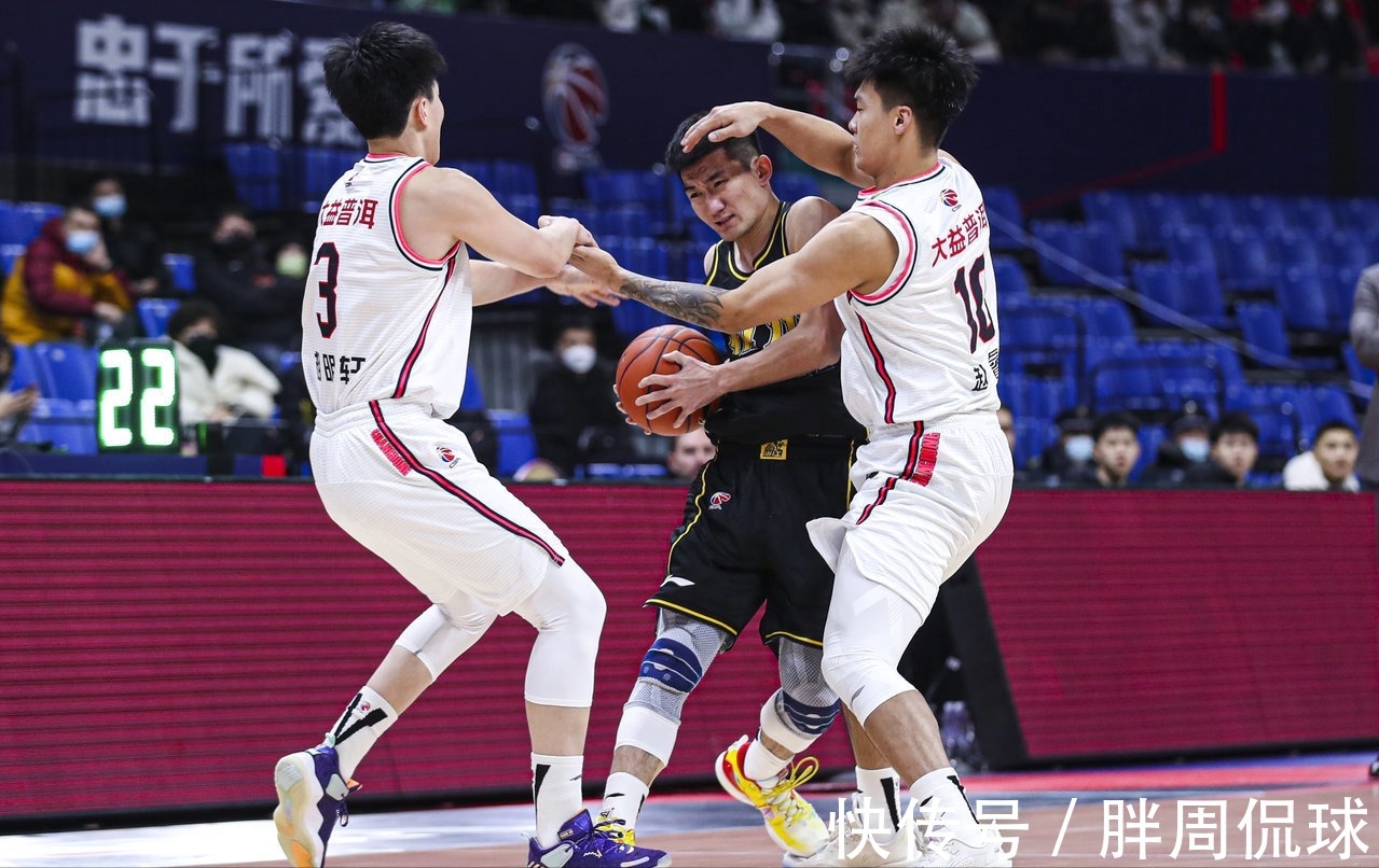犯规|CBA昏哨抢戏！2次误判冤案驱逐孙铭徽，姚明或顶格制裁