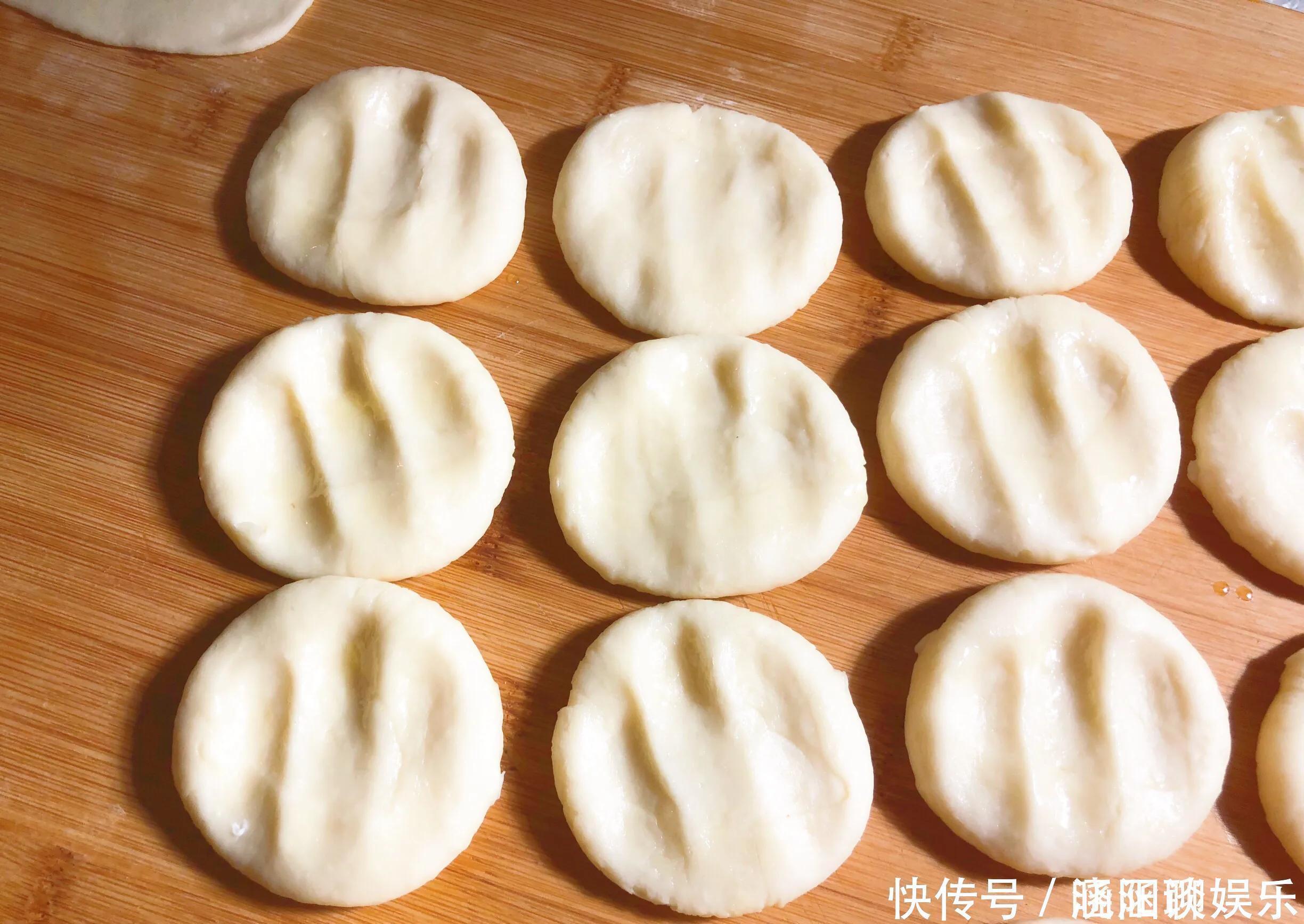 烙饼|快手鲜香韭菜盒子,不发面不用饺子皮,隔几天都不硬,放凉更好吃