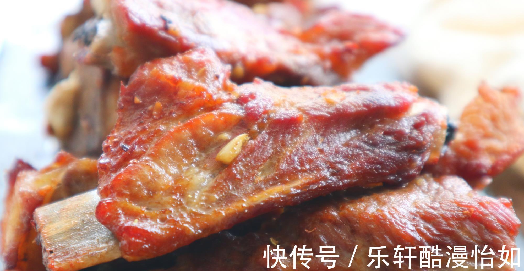 羊脊骨|花了两小时烤的排骨，一出烤箱就抢光，外焦里嫩真馋人，做法简单