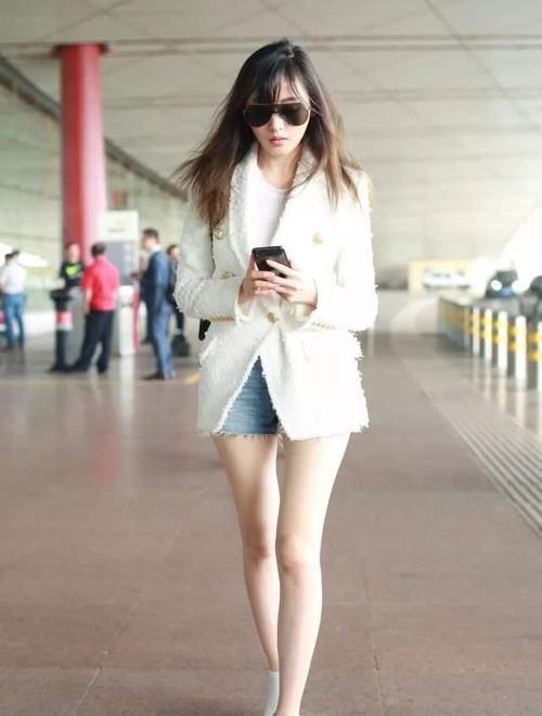 ?冬天买靴子少买黑色，建议这3种“高级色”，时髦百搭显腿长