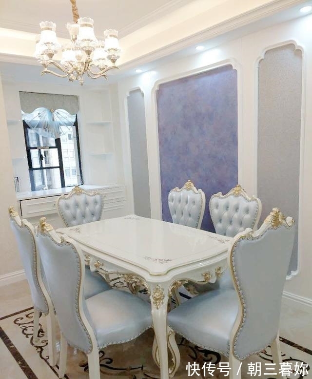 隔断|老公很喜欢养鱼直接把鱼缸搬回家做隔断,效果还是蛮好看的!