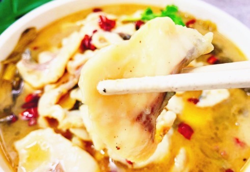 一妙|做酸菜鱼时,直接煮鱼片就废了!厨师长教您一妙招,鱼片不碎不散