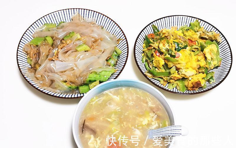 三口人晚餐两菜一汤，虽没有肉食，没有面食，但一家人吃得饱饱的