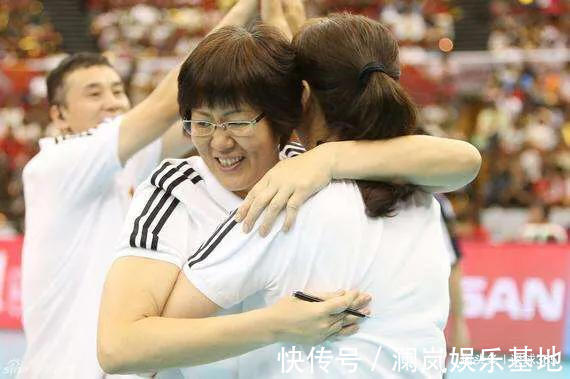 中国女排|50岁女排前国手，忙完女排又督战男排，丈夫是军人，曾苦等她14年