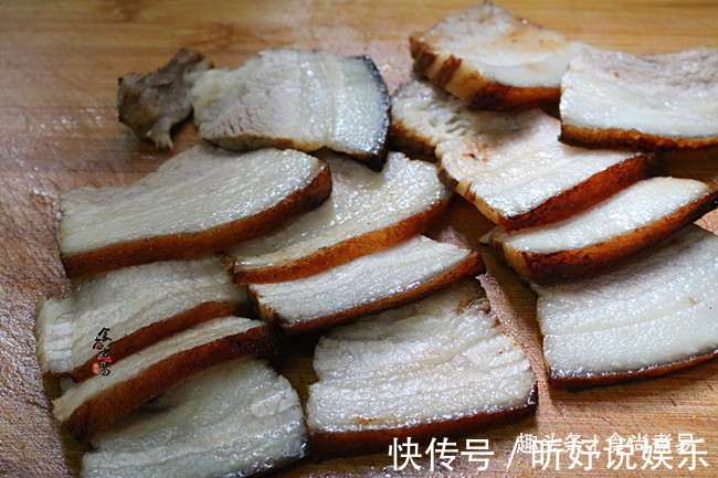 客家扣肉此做法，配菜比肉类还好吃，香香糯糯不油腻，下饭一级棒