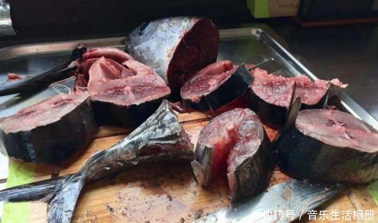 新鲜|李子柒给奶奶做“剁椒鱼头”,看清她家的鱼后,网友这也太假了!