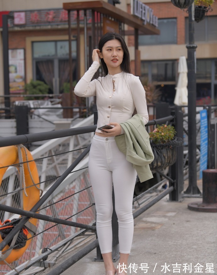 T恤 穿修身裤美不美搭配“开衫T恤”试试,造型会告诉你答案!