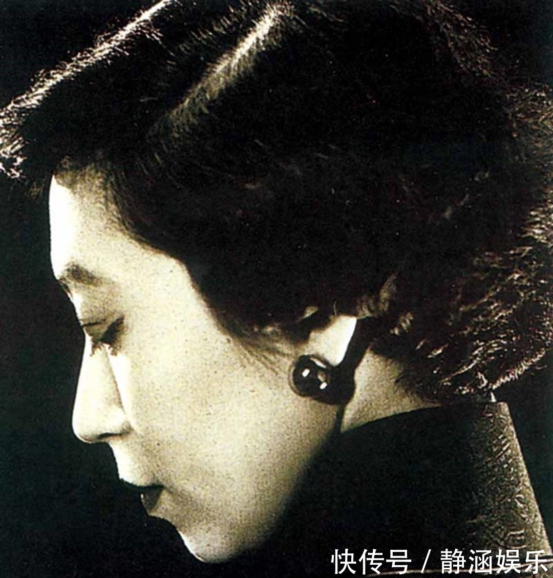 美国$1955年,35岁的张爱玲在美国遇到落魄的胡适,看到了自己后半生