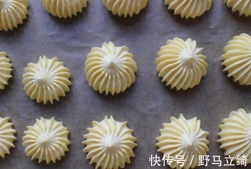 真的是高颜值的美味了,材料也是极其简单的,吃起来奶香味也是蛮足的