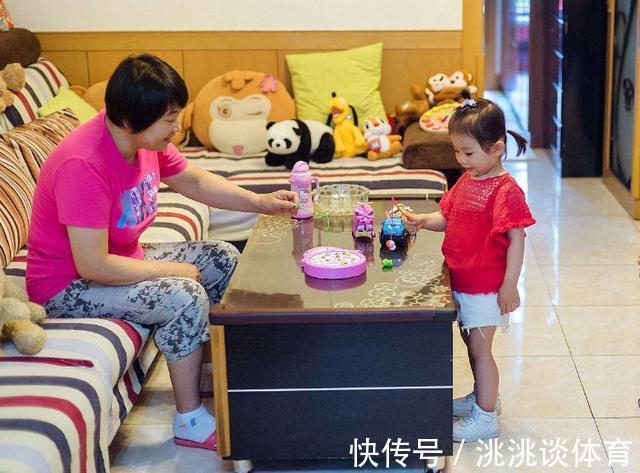 家长期|“奶奶为什么住咱家不走?”妈妈的回答,让一旁的老人潸然泪下