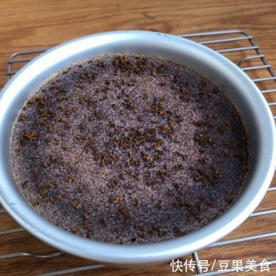 蛋白霜|正宗地道的桂花黑米糕做法，速来围观