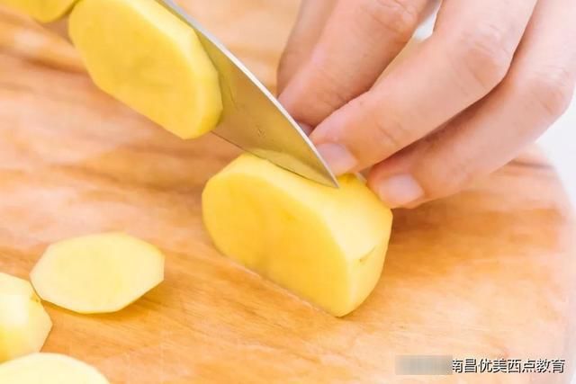 红心火龙果|薯片靠边站！这零食酥脆可口，恨不得天天吃它