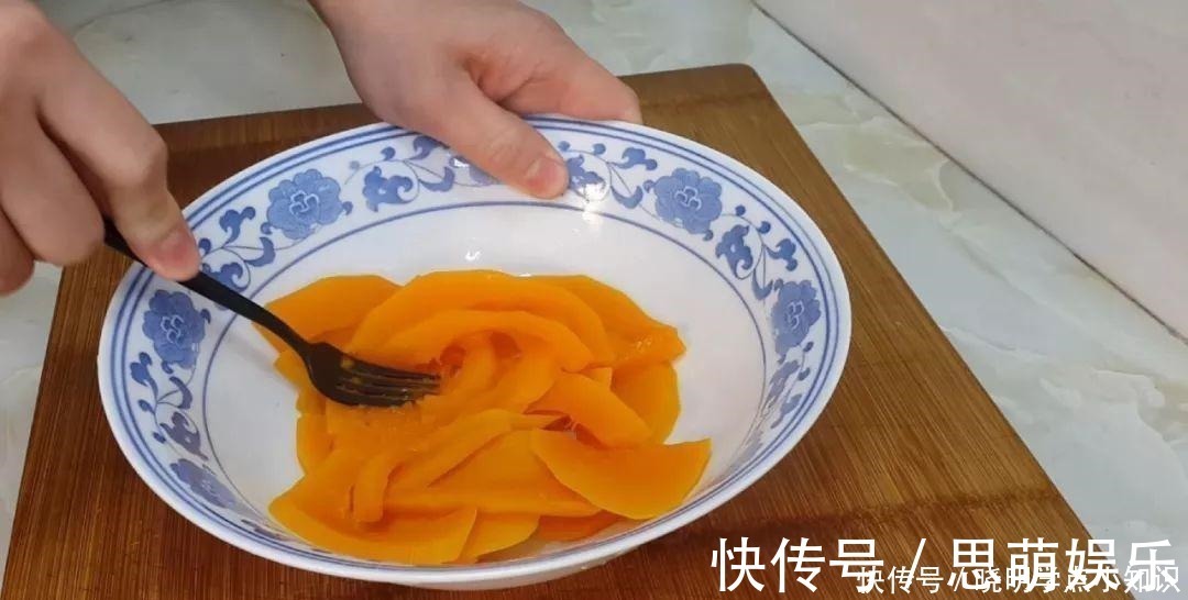 鸡蛋|半个南瓜,1个鸡蛋,不用一滴水,比油条做法简单,比蛋糕都好吃