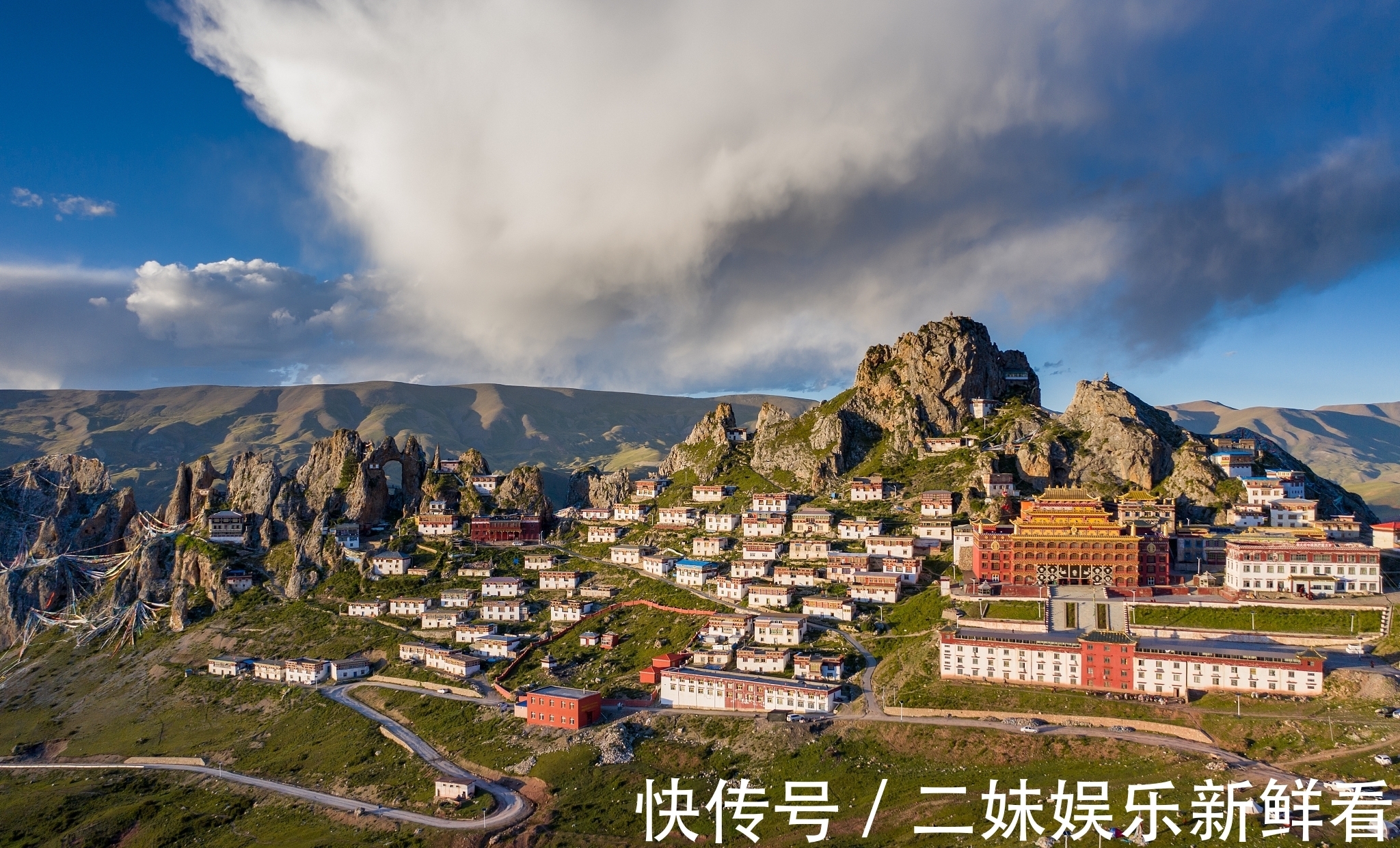 藏民|与梅里雪山齐名的藏传苯教神山，青藏高原上少见的喀斯特