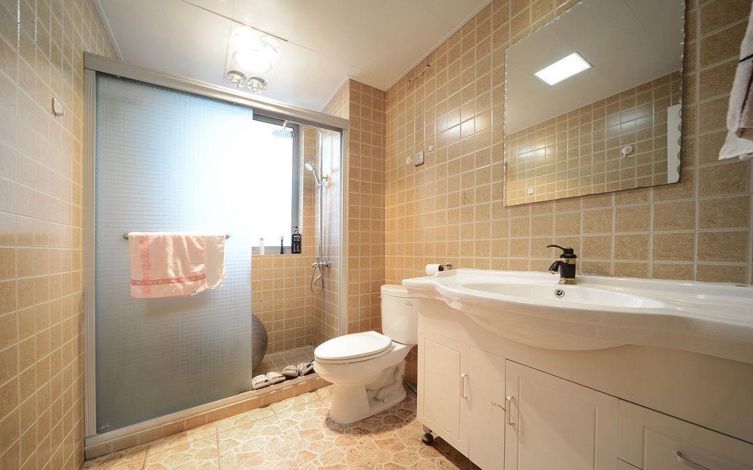 实木|简约的美式三居室，每一处都很精致大方，窗帘杆的选择更是独特